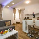 Апартаменты Castle *